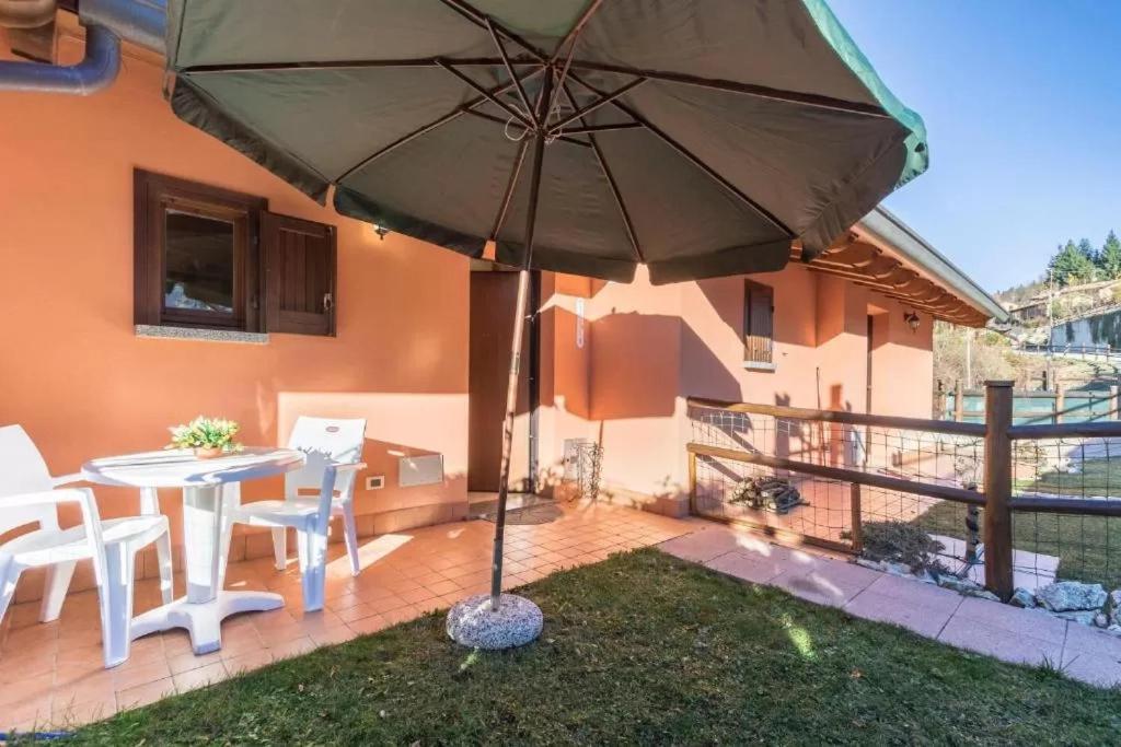 Casa Vacanze Rosalba Ferrara di Monte Baldo Exterior foto